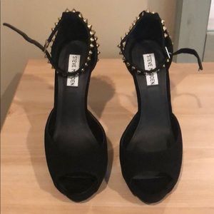 Black and gold Steve Madden heels